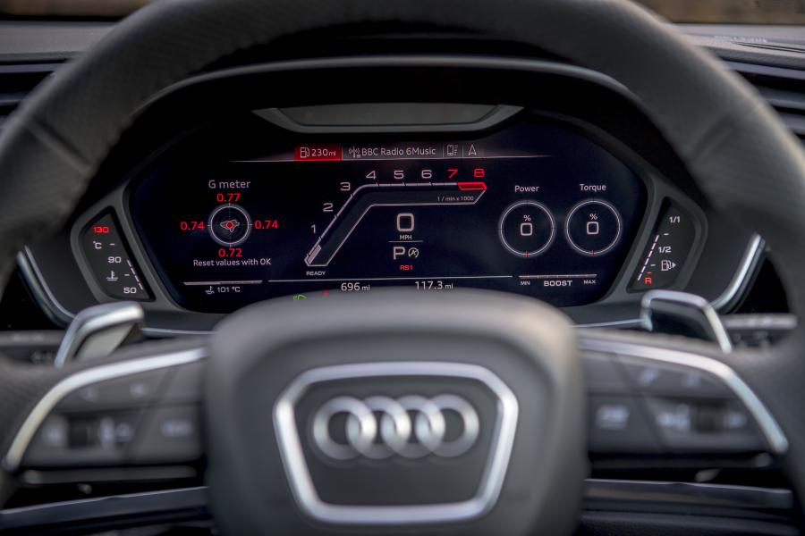 Панель приборов Audi RS Q3 Sportback 2019 года  (UK) (фото 63 из 71)